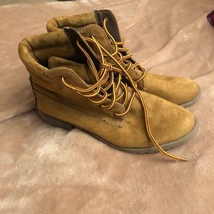 Pre-loved “work” boots